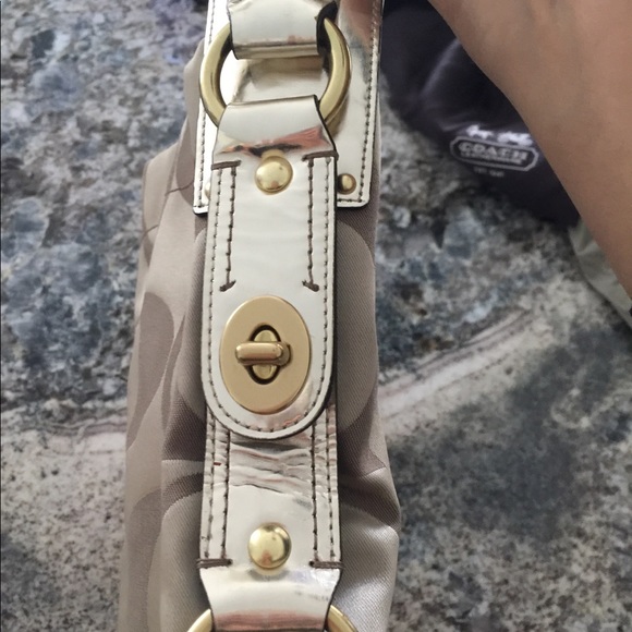 Signature Coach Purse - Picture 4 of 7